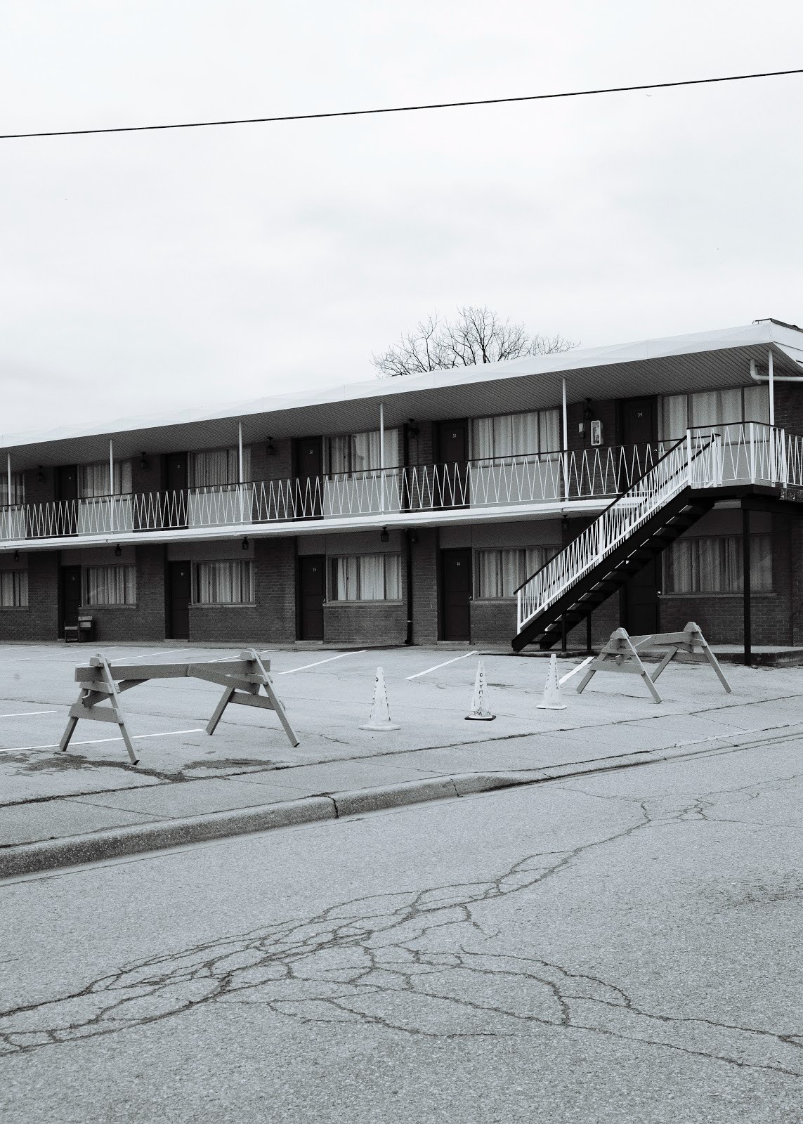 11 Empty Motel, Niagara Falls 